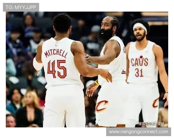 NBA季后赛激烈角逐詹姆斯领衔湖人力拼勇士哈登表现引关注